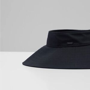 Vuori Sun Hat - worn once